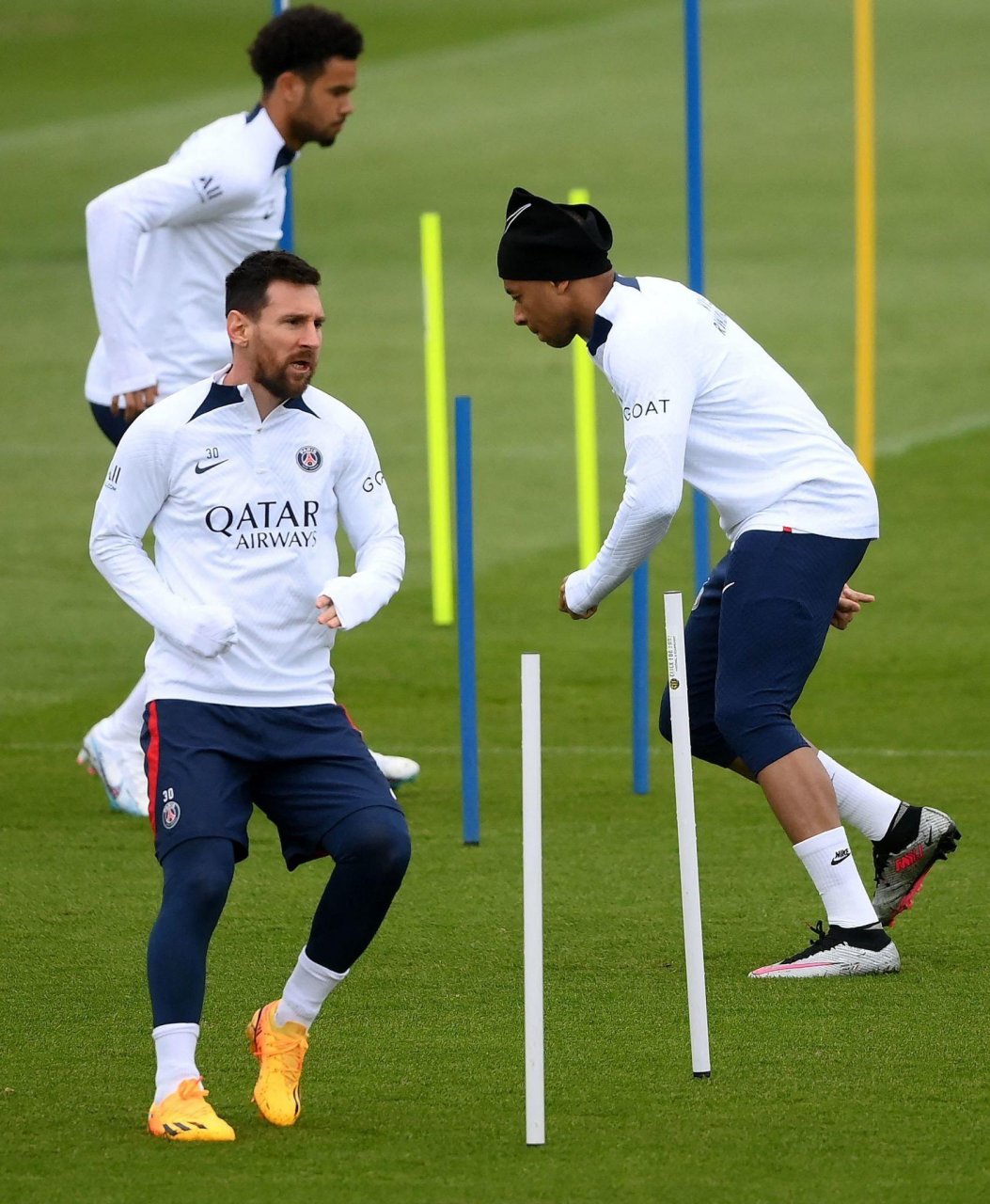 包含赛后波尔图备战法甲,手感冰凉细节曝光,悬念犹存,训练强度明显提升的词条 包含赛后波尔图备战法甲,手感冰凉细节曝光,悬念犹存,训练强度明显提升的词条