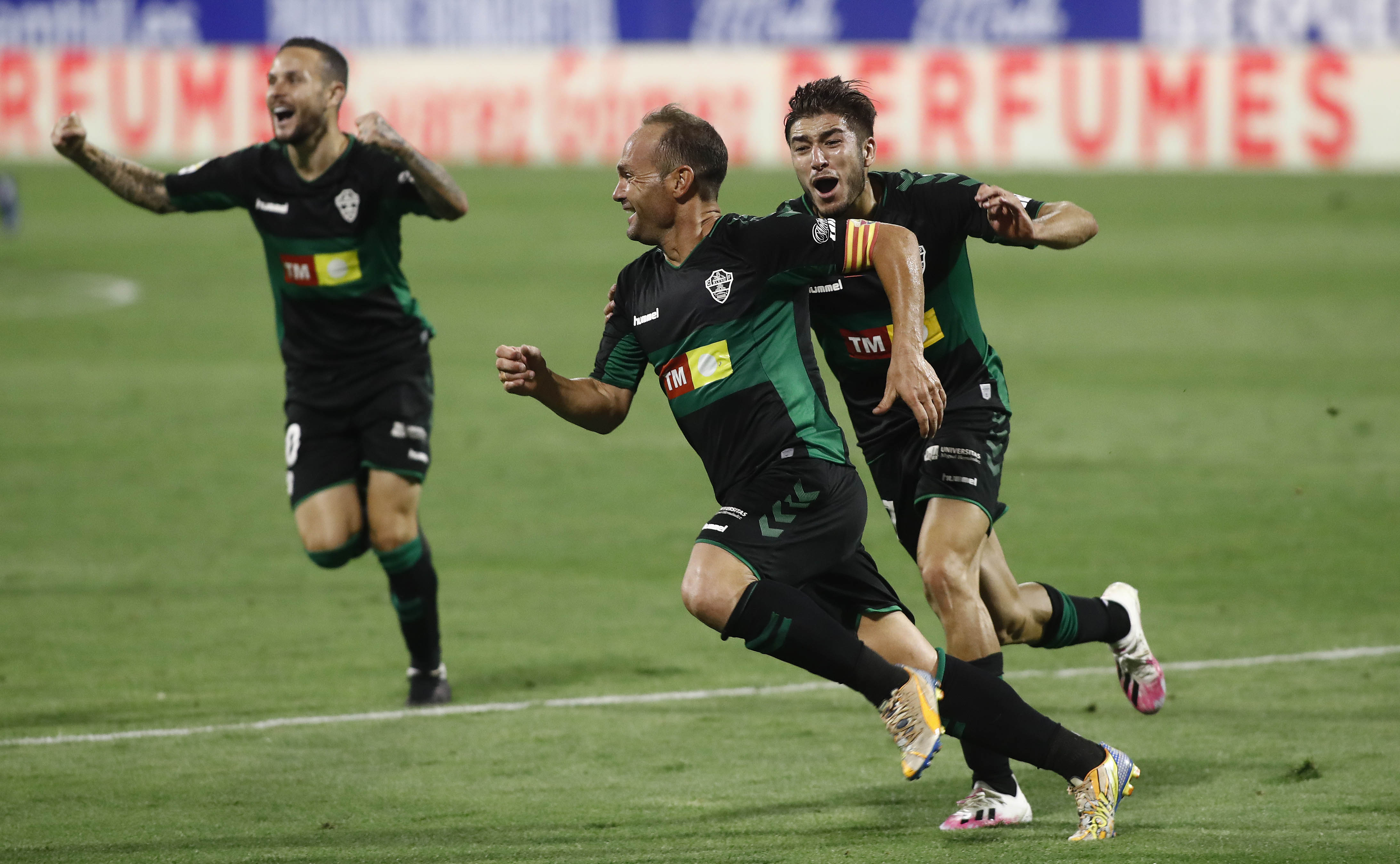 包含塞维利亚内部会议纪要流出：今晨防线松动；西甲使命明确；纪律约束更严格的词条